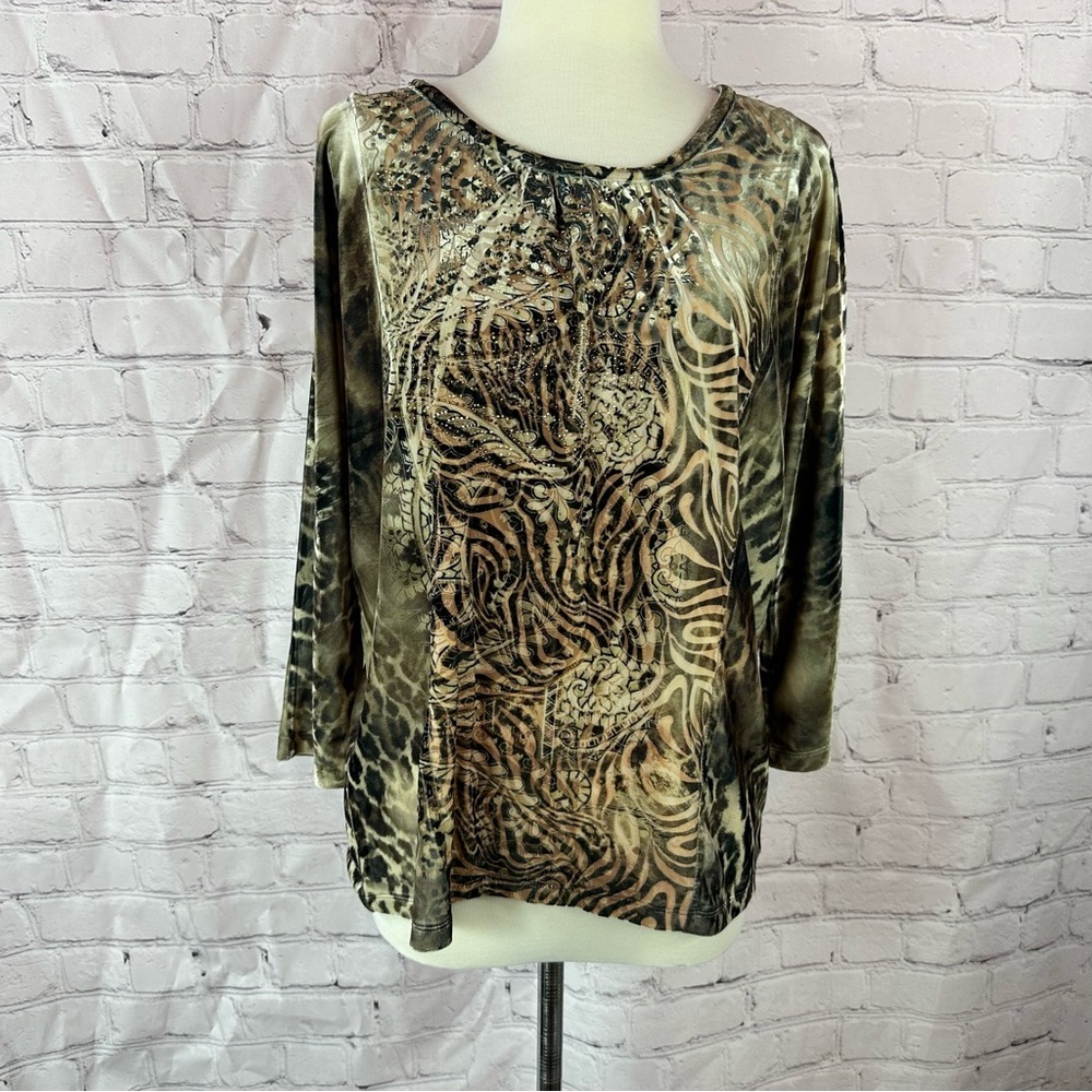 Chico's sz 1 women M animal Print contrast Blouse business casual travel studded